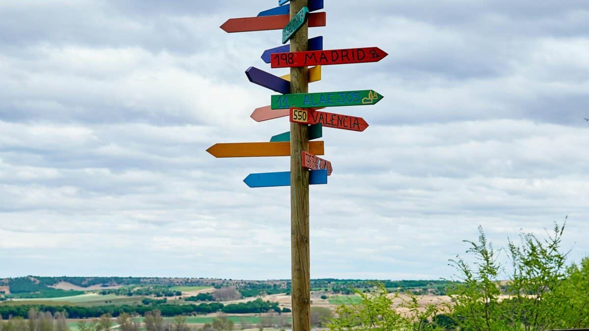 Signpost with arrows pointing in many directions, illustrating the choices businesses face with AI search optimization
